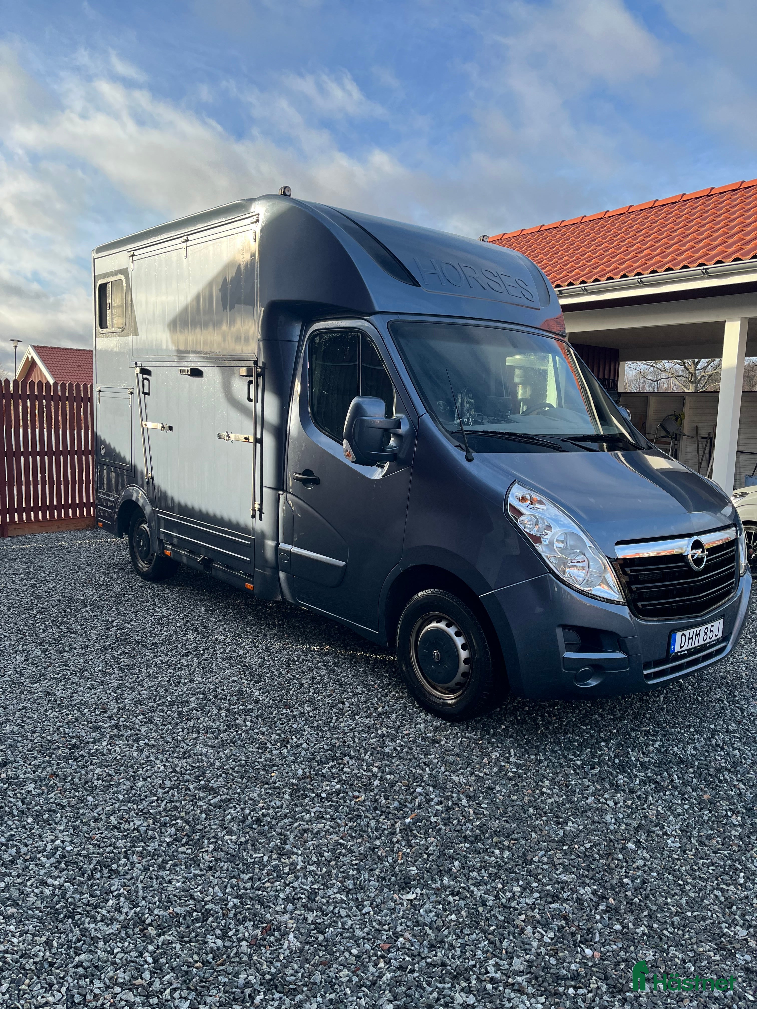 Hästlastbilar  fordon & transport till salu: B-kort hästbuss – Opel Movano, hästdel från 2021 i Nykvarn - Annons 2