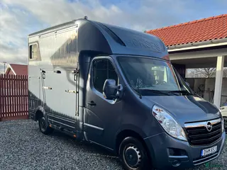 Hästlastbilar fordon & transport till salu: B-kort hästbuss – Opel Movano, hästdel från 2021 i Nykvarn - Annons 2