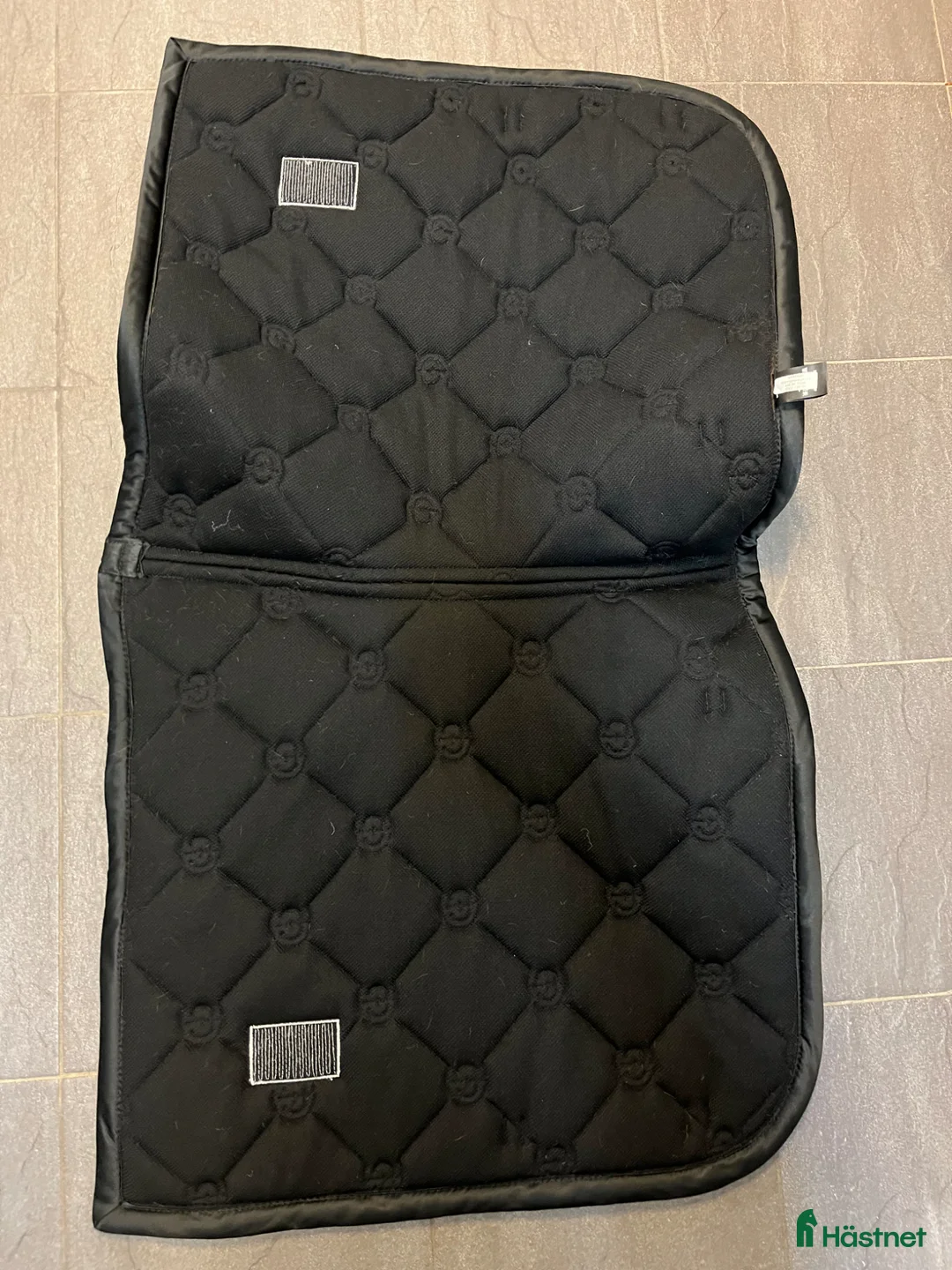 Schabrak & Vojlockar hästutrustning till salu: NYTT Equestrian Sthlm black edition - Annons 5