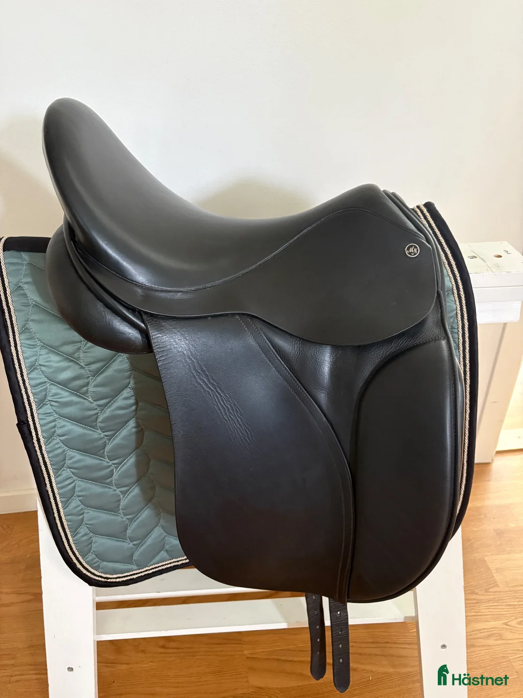 Sadlar hästutrustning till salu: Dressyrsadel Morris & Nolan 16” W33 - Annons 2
