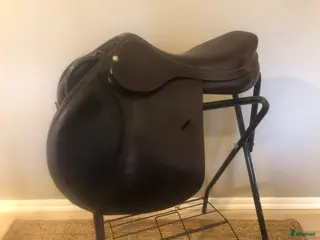 Sadlar hästutrustning Hoppsadel Equipe Expression Linnea 17 tum - Annons 1