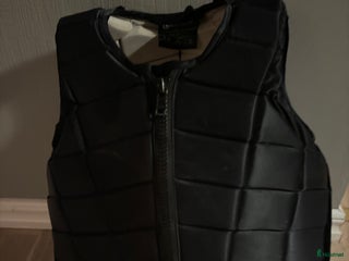 Säkerhetsvästar ryttarutrustning till salu: Racesafe säkerhetsväst i superfint skick i Sjöbo - Annons 7