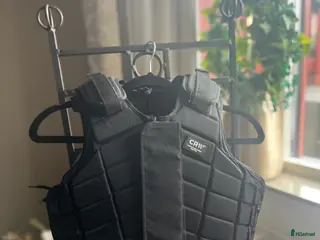 Säkerhetsvästar ryttarutrustning till salu: Allround CRW säkerhetsväst i Nyköping - Annons 1