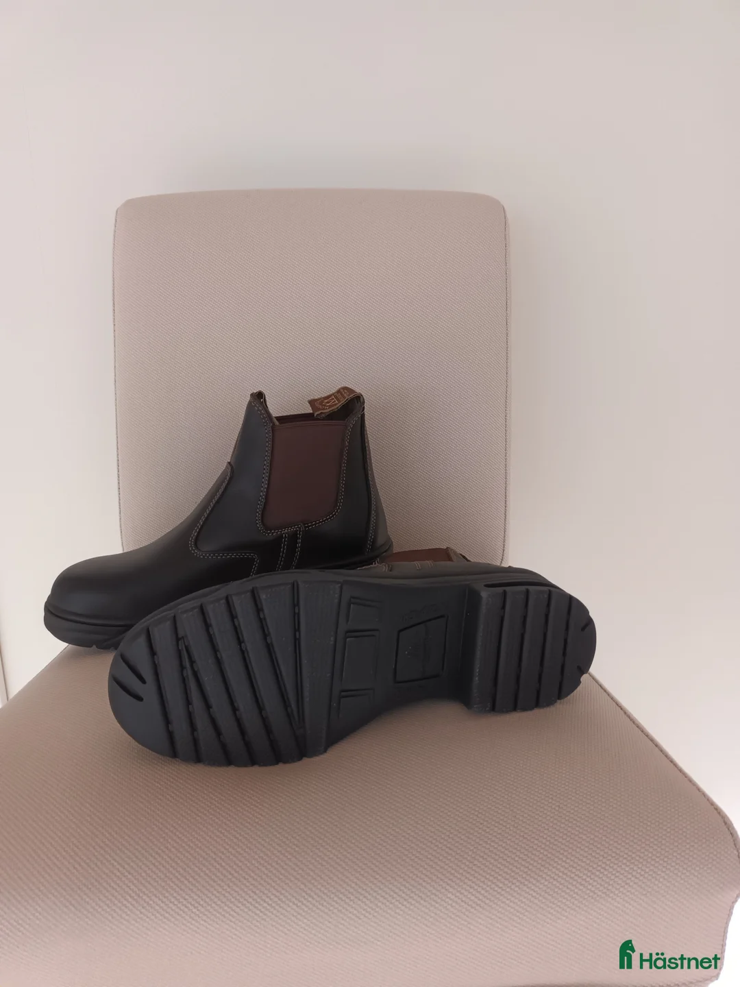 Ridstövlar ryttarutrustning till salu: Mountain Horse Stall/ridsko - Annons 2