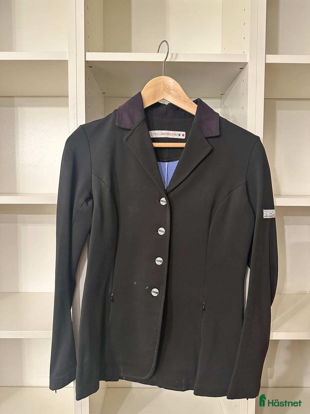 Jackor & Kavajer ryttarutrustning till salu: Tävlingskavaj från Animo i Göteborg - Annons 1