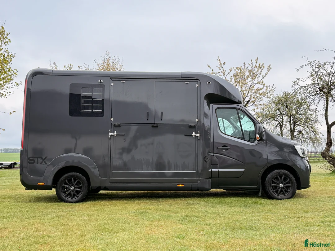 Hästlastbilar  fordon & transport till salu: Renault Master STX Hästbil - HORSEPARTNER - Annons 2