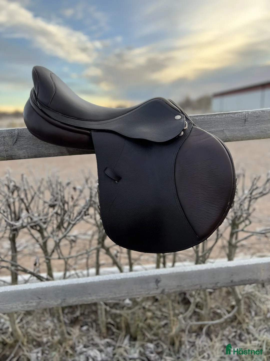 Sadlar hästutrustning till salu: Kemnevall Comfy hoppsadel - Annons 1
