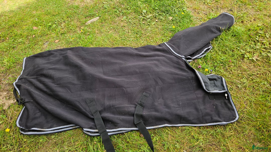 Täcken hästutrustning till salu: Täcken i Älvsbyn - Annons 2