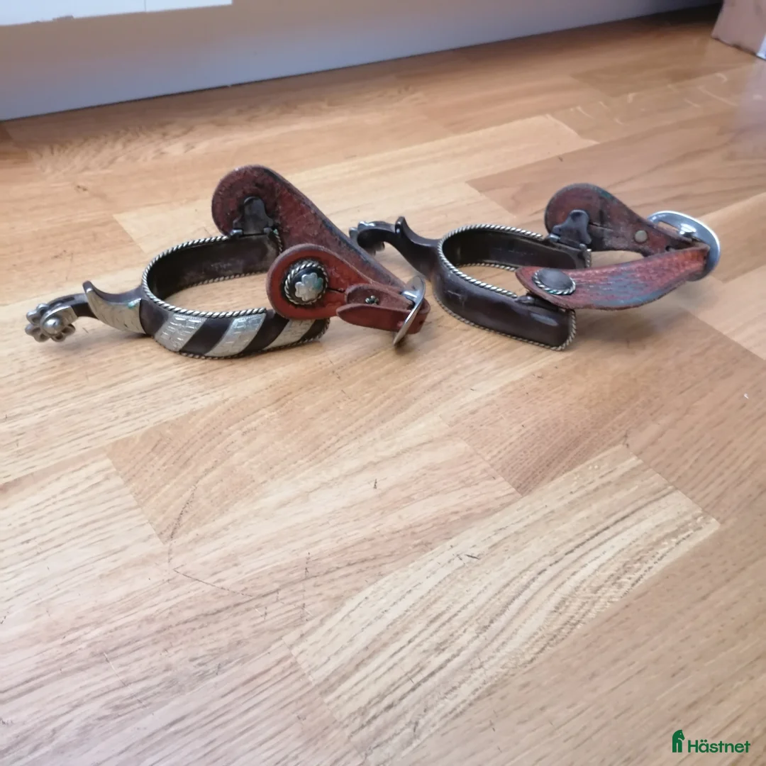 Övrig Ryttarutrustning ryttarutrustning till salu: Westernsporrar med remmar i Västra Frölunda - Annons 2