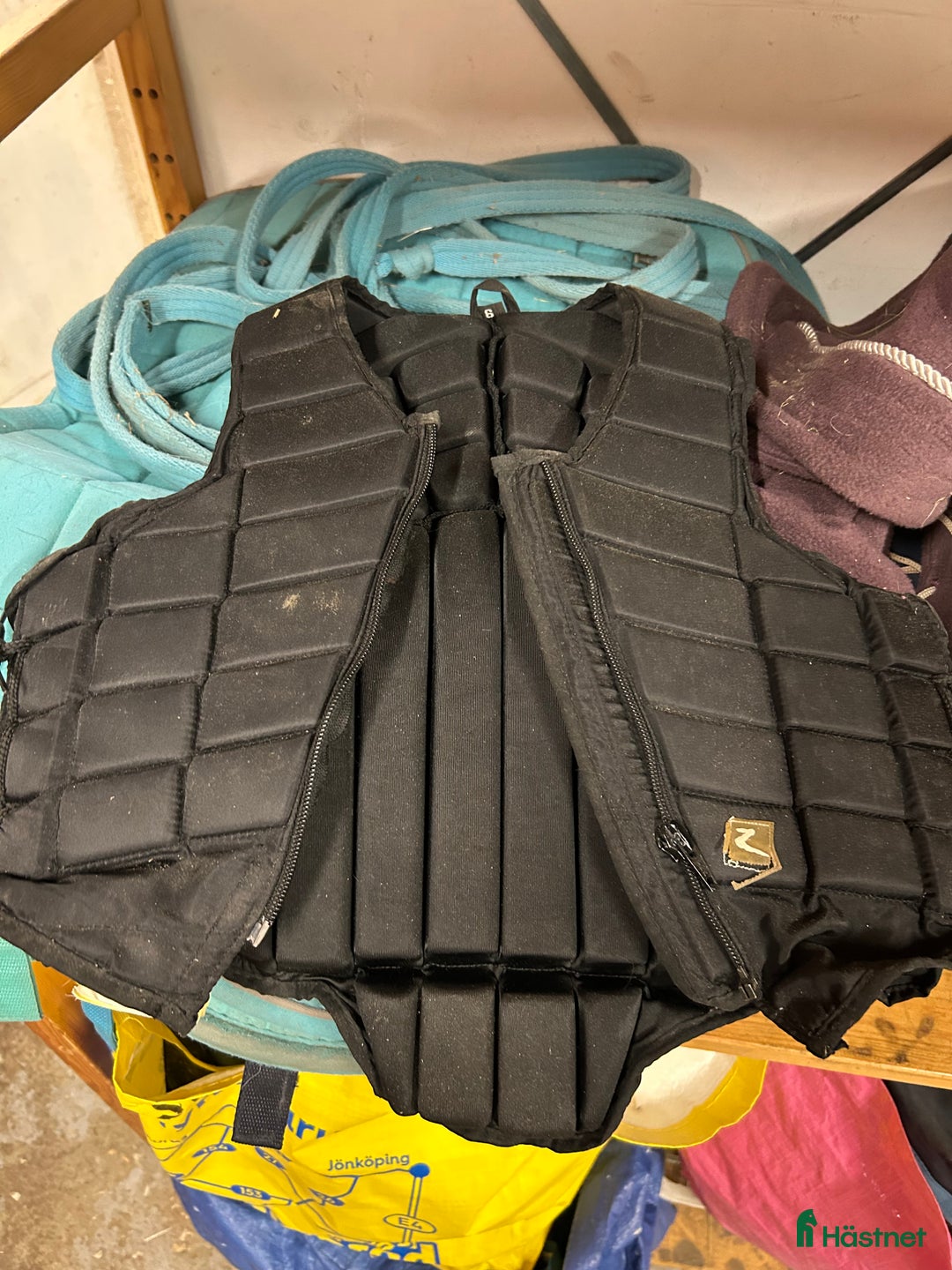 Övrig Ryttarutrustning ryttarutrustning till salu: Ridstövlar och säkerhetsväst barn  i Ytterby - Annons 3