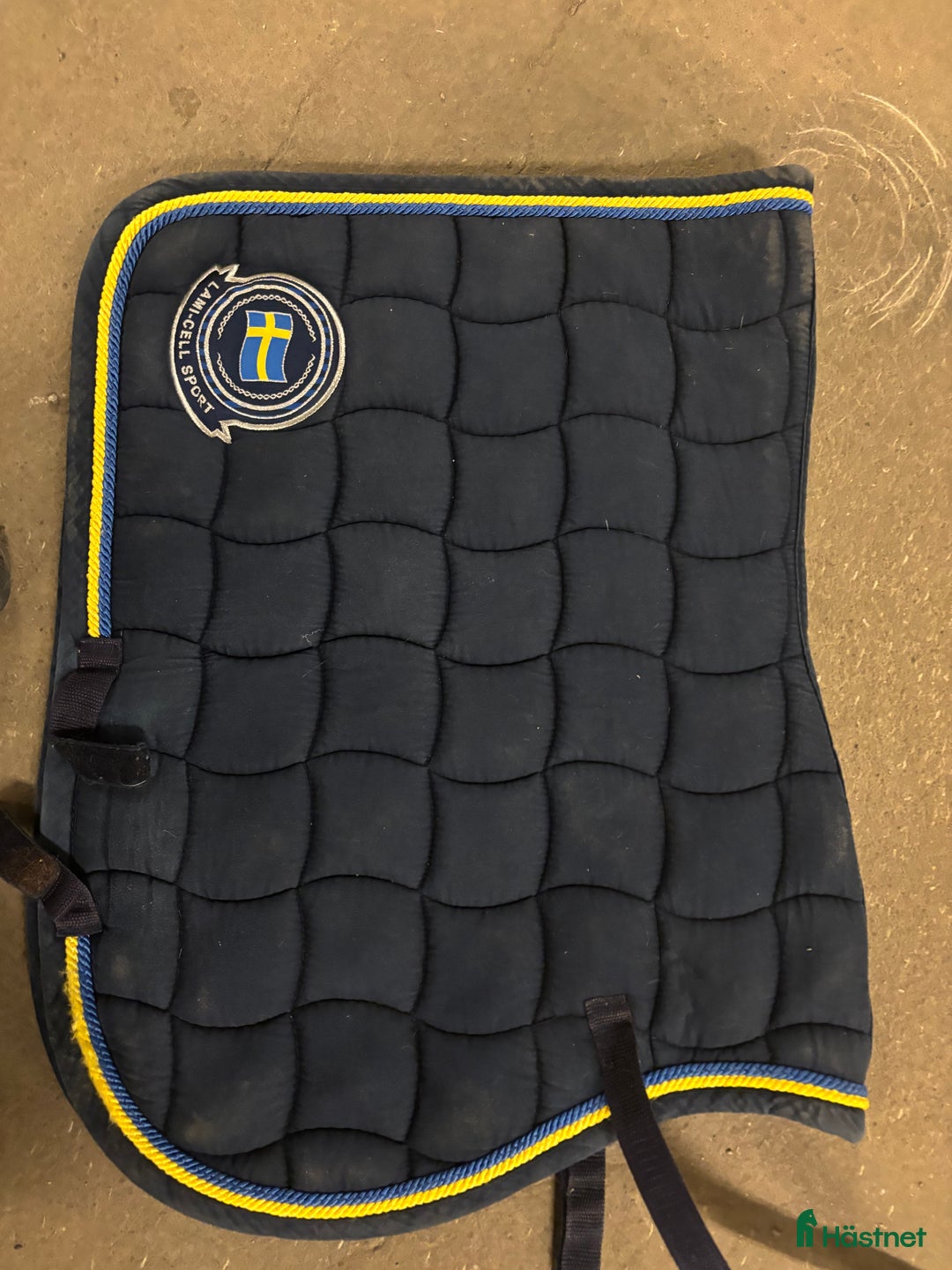 Schabrak & Vojlockar hästutrustning till salu: Lambi-cell Sverige flagga shabrak i Stockholm - Annons 2