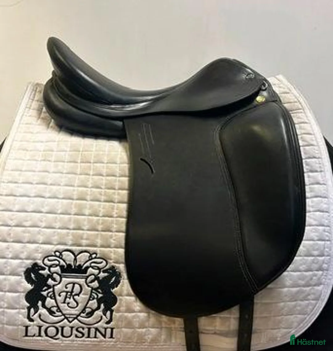 Sadlar hästutrustning till salu: Dressyrsadel Prestige Roma - Annons 1