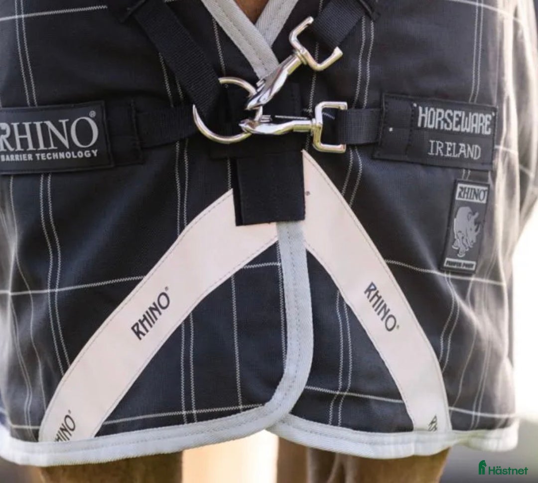 Täcken hästutrustning till salu: Rhino Wug Pony Turnout 100G från Horseware i Stenhamra - Annons 2