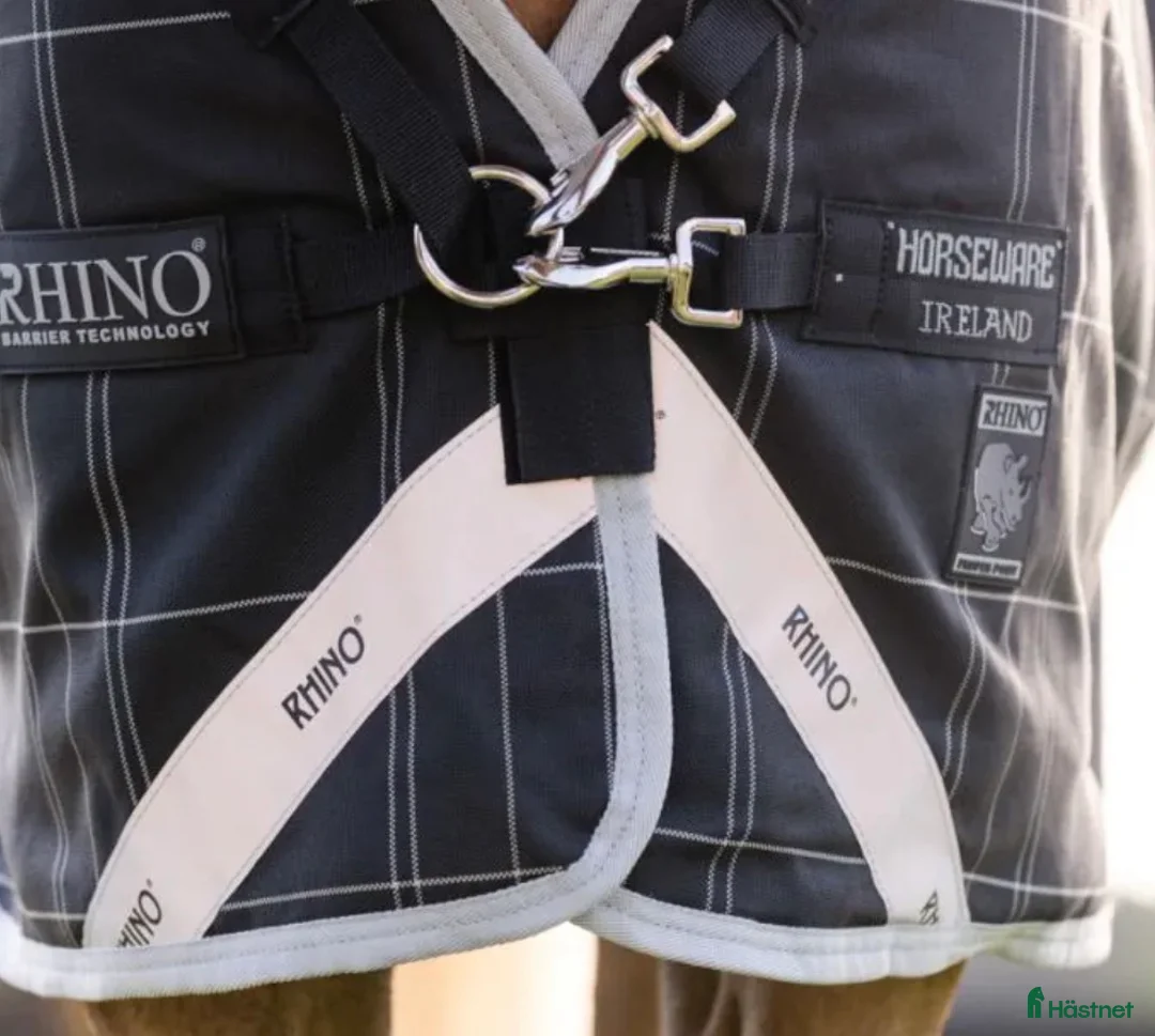 Täcken hästutrustning till salu: Rhino Wug Pony Turnout 100G från Horseware i Stenhamra - Annons 2