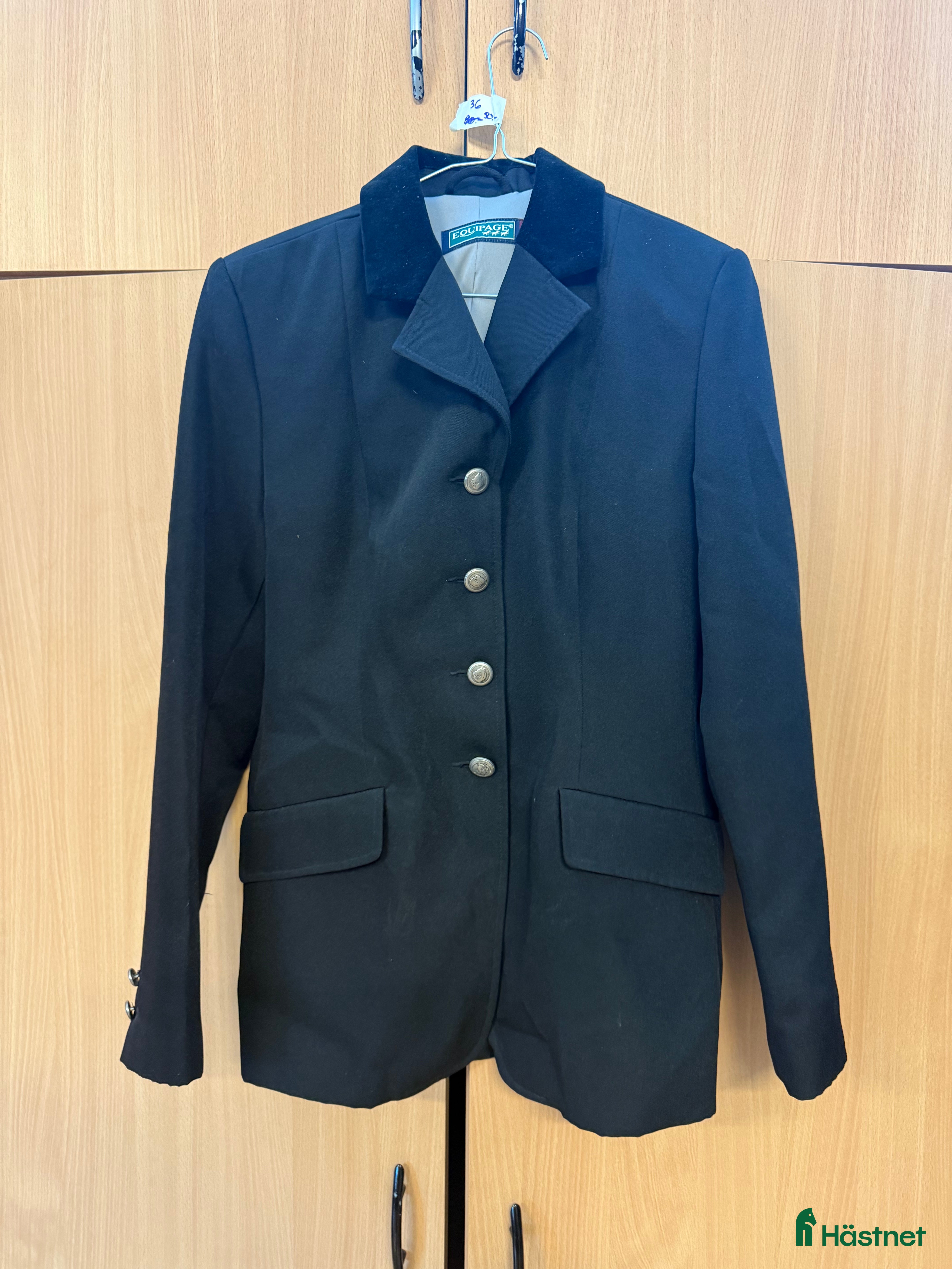 Jackor & Kavajer ryttarutrustning till salu: Svart kavaj  i Vendelsö - Annons 23