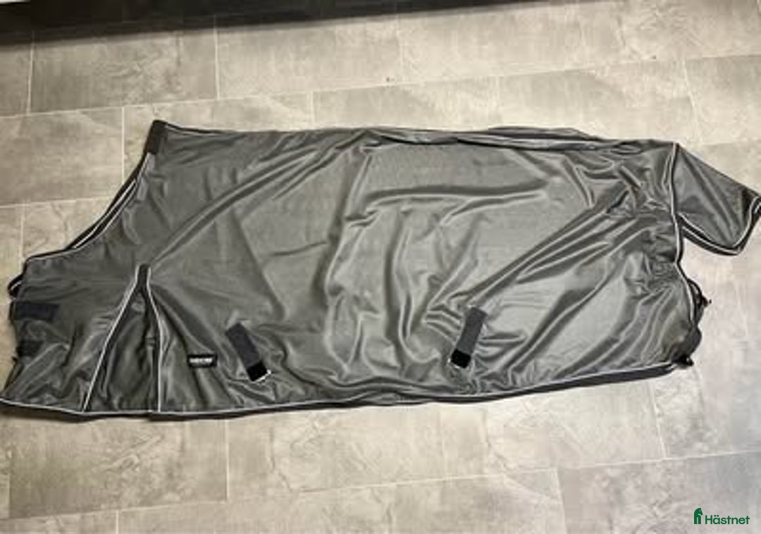 Täcken hästutrustning till salu: Flugtäcken och flughuvor i Eskilstuna - Annons 3