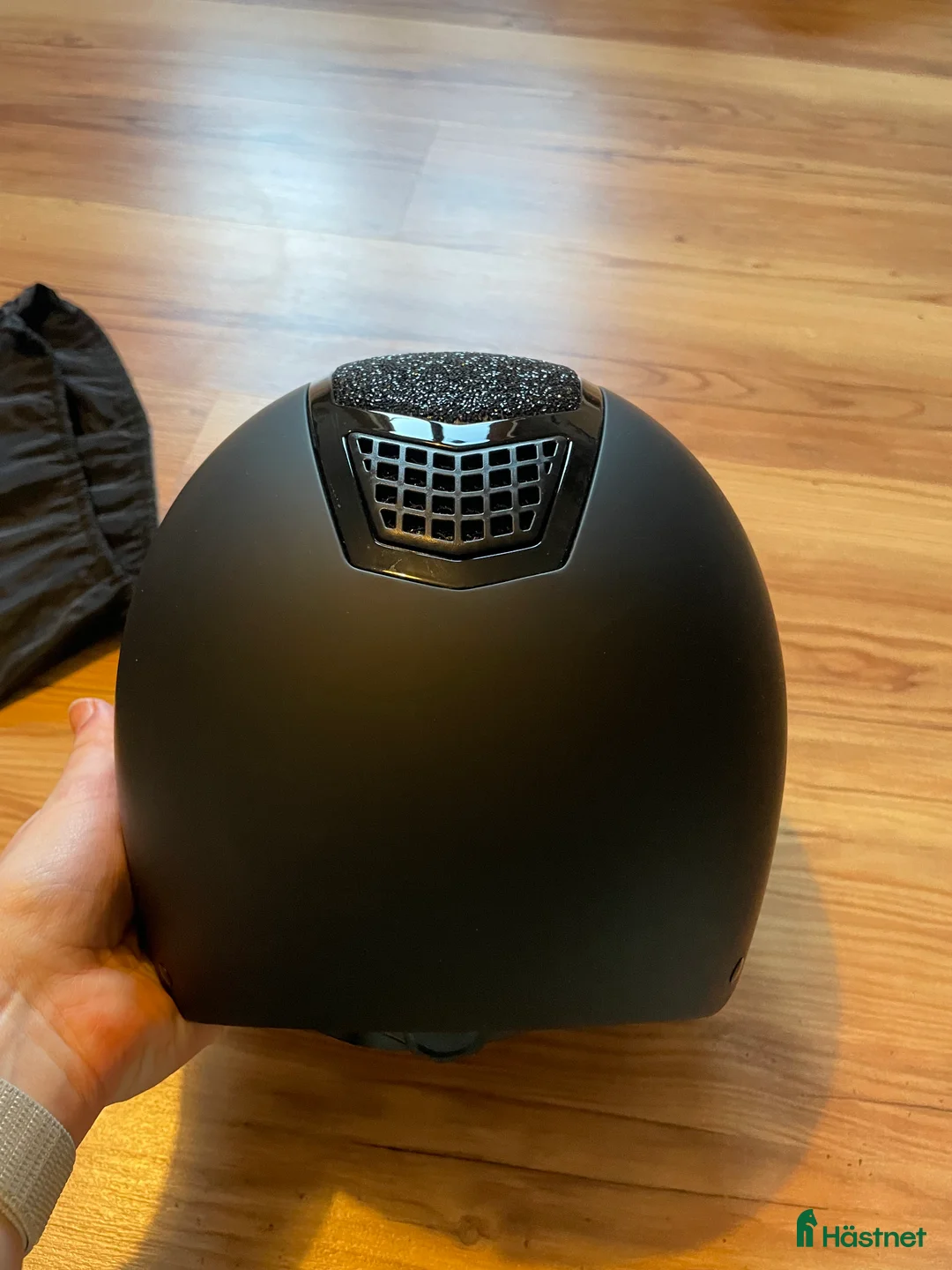 Hjälmar ryttarutrustning till salu: Oanvänd ridhjälm med solskärm i Rättvik - Annons 4