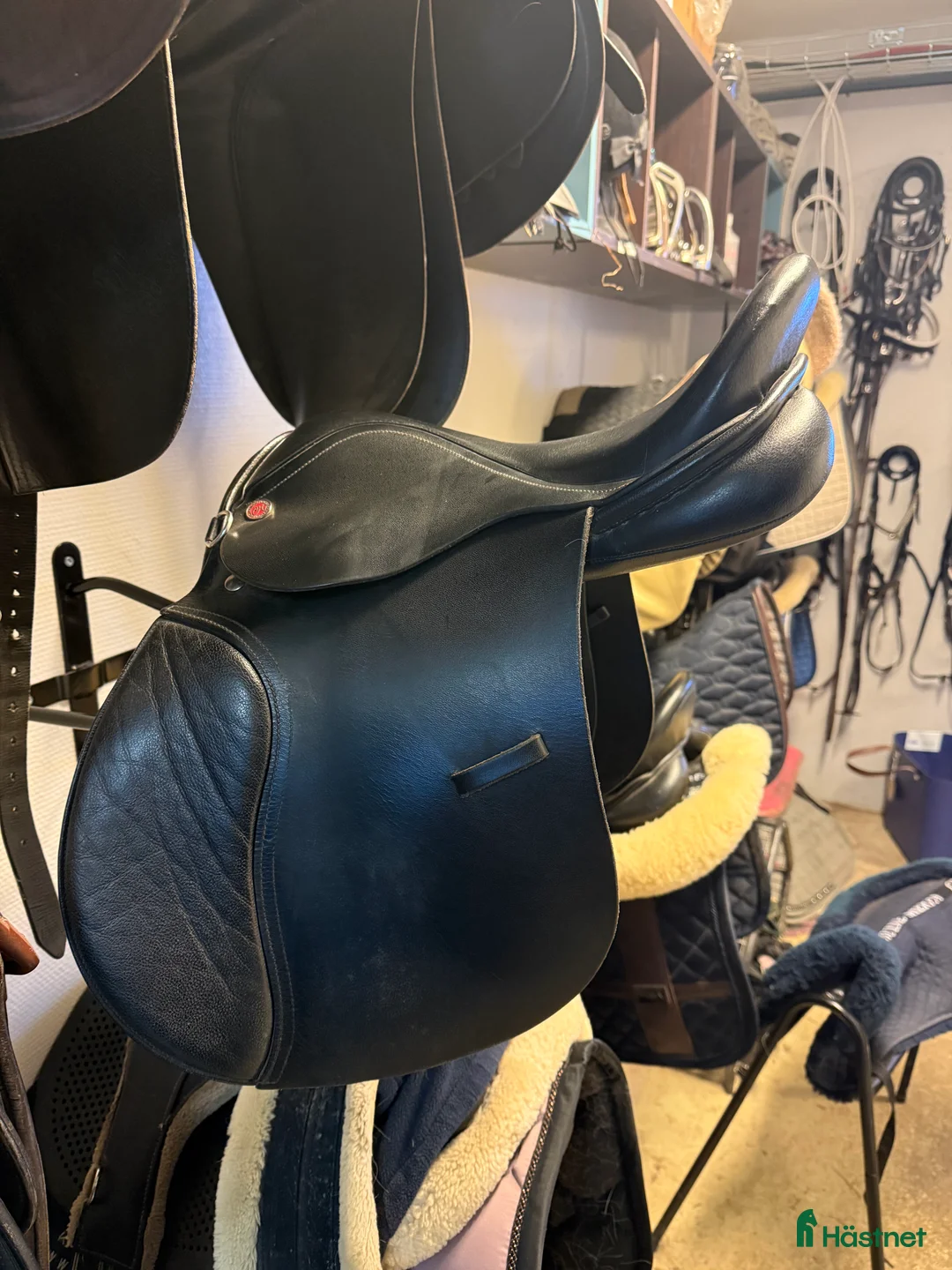 Sadlar hästutrustning till salu: Fin välbevarad ponnysadel  - Annons 1