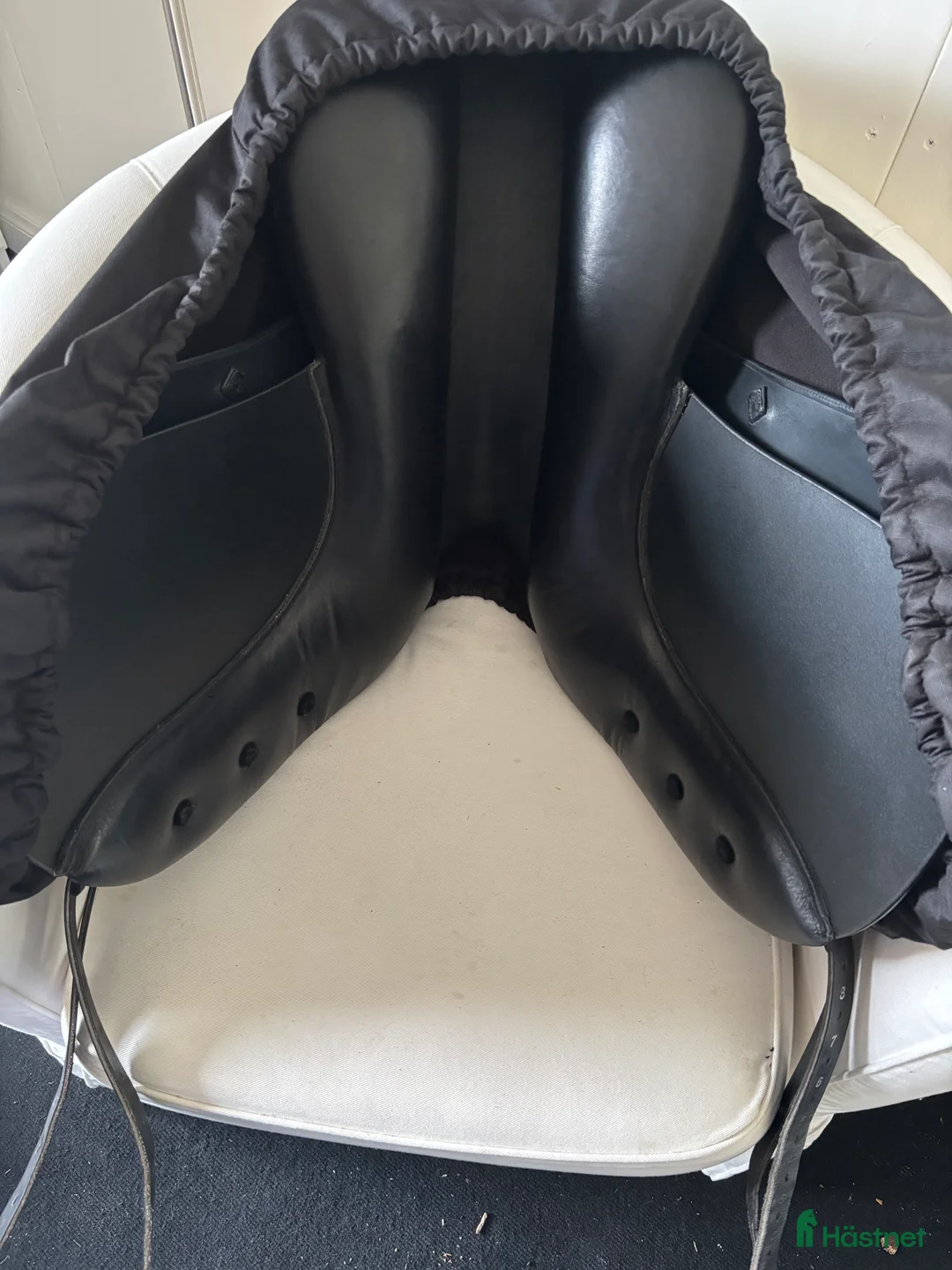 Sadlar hästutrustning till salu: Dressyrsadel, knappt använd!  - Annons 5