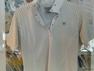 Övrigt Ridkläder ryttarutrustning till salu: Vit tävlingstopp från Ariat storlek M i Söderköping - Annons 19