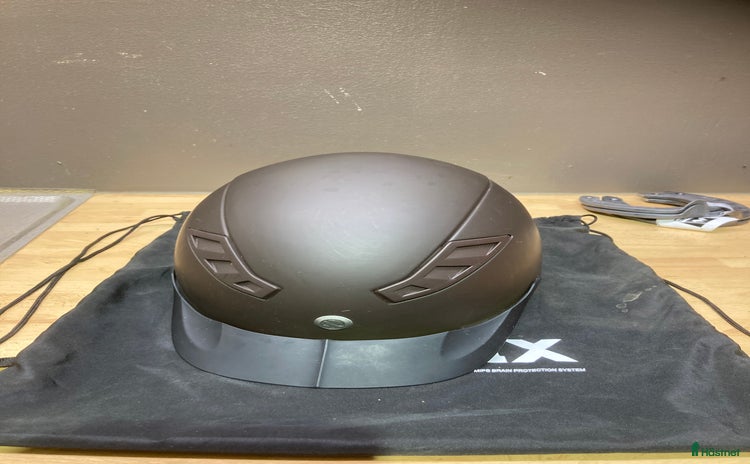 Hjälmar ryttarutrustning till salu: Nästan ny ridhjälm säljes i Alunda - Annons 1