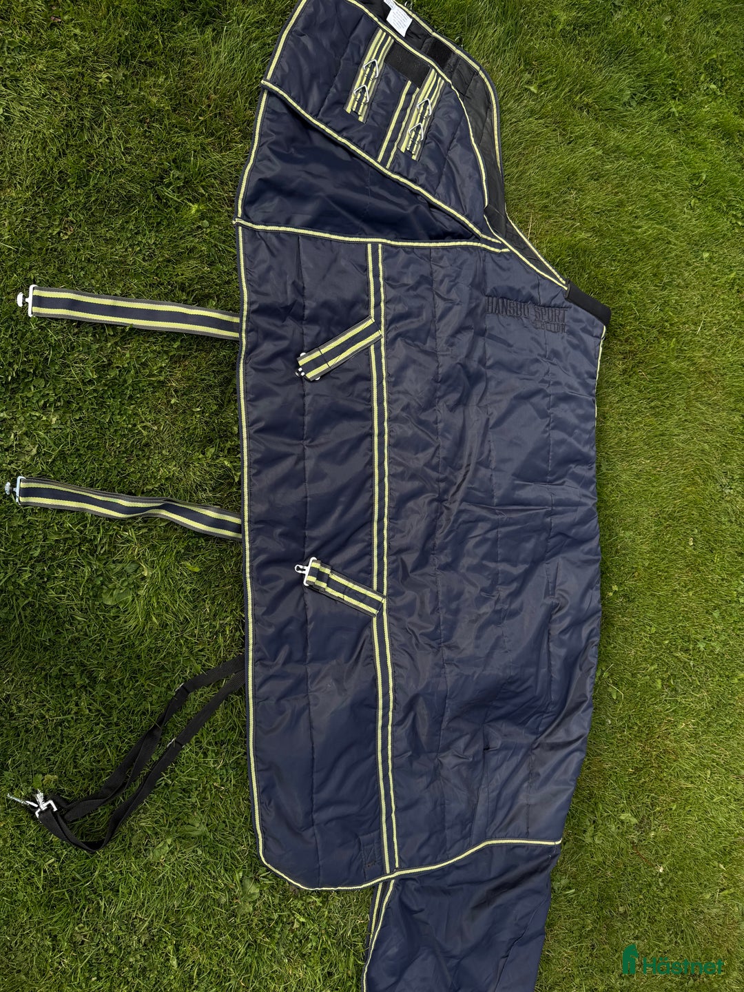 Täcken hästutrustning till salu: Nytt stalltäcke i Siljansnäs - Annons 1