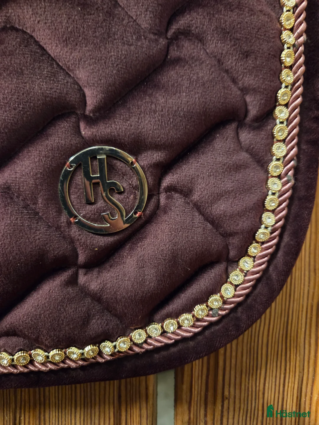 Schabrak & Vojlockar hästutrustning till salu: Hansbo dressyr schabrak 💜 i Ulrika - Annons 2