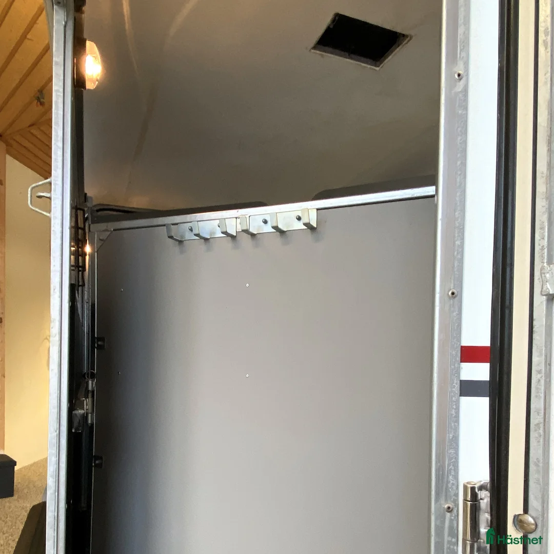 Hästtransporter  fordon & transport till salu: Fin Fautras Oblic+2 2021 m ramp o öppningsbar sida - Annons 10