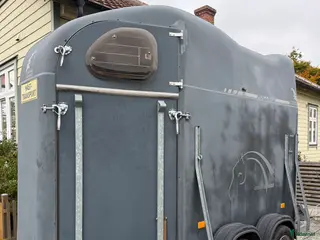 Hästtransporter fordon & transport till salu: Cheval med fronturlastning i Färlöv - Annons 9