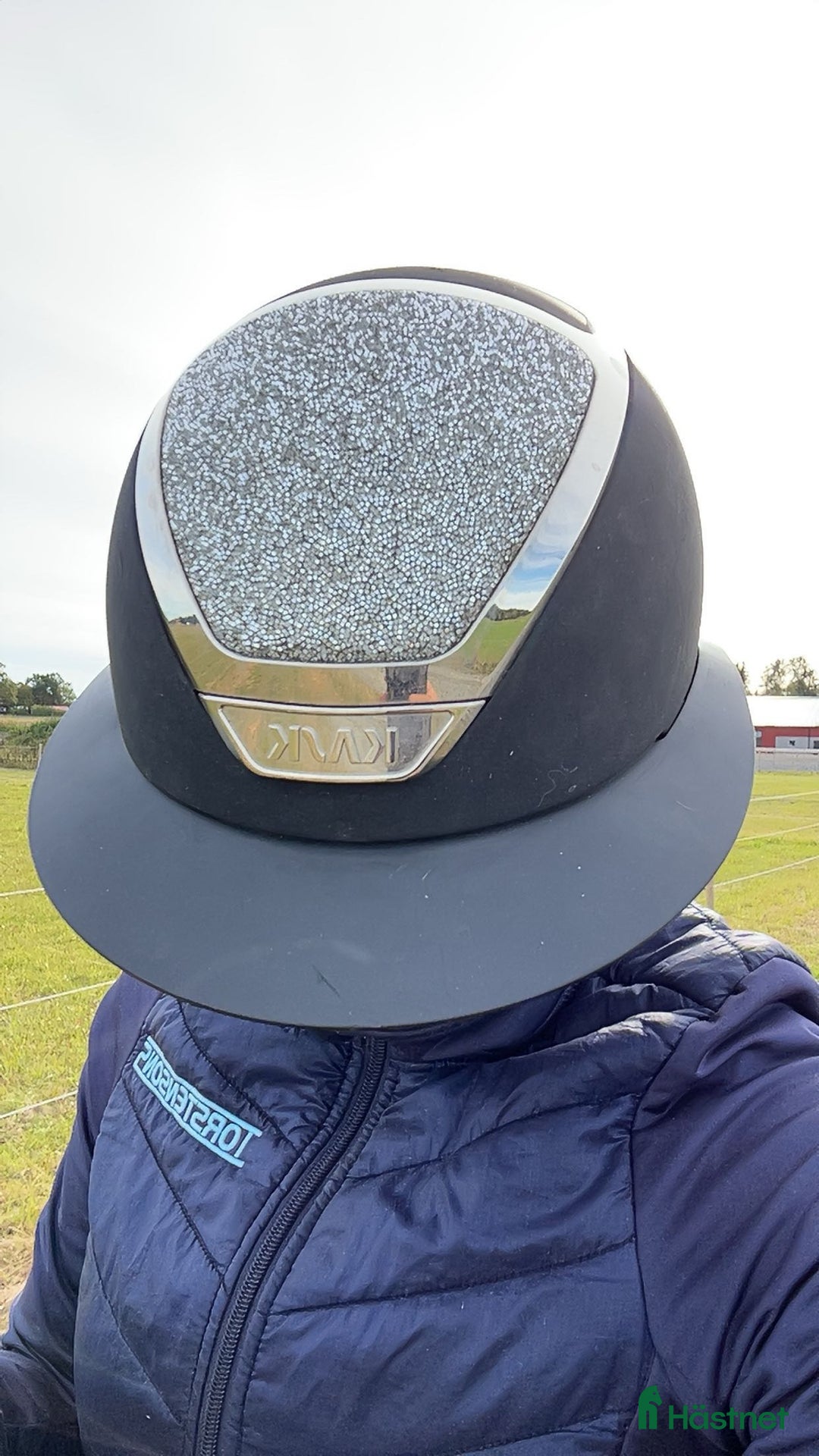 Hjälmar ryttarutrustning till salu: Tävlingshjälm  i Enköping - Annons 1