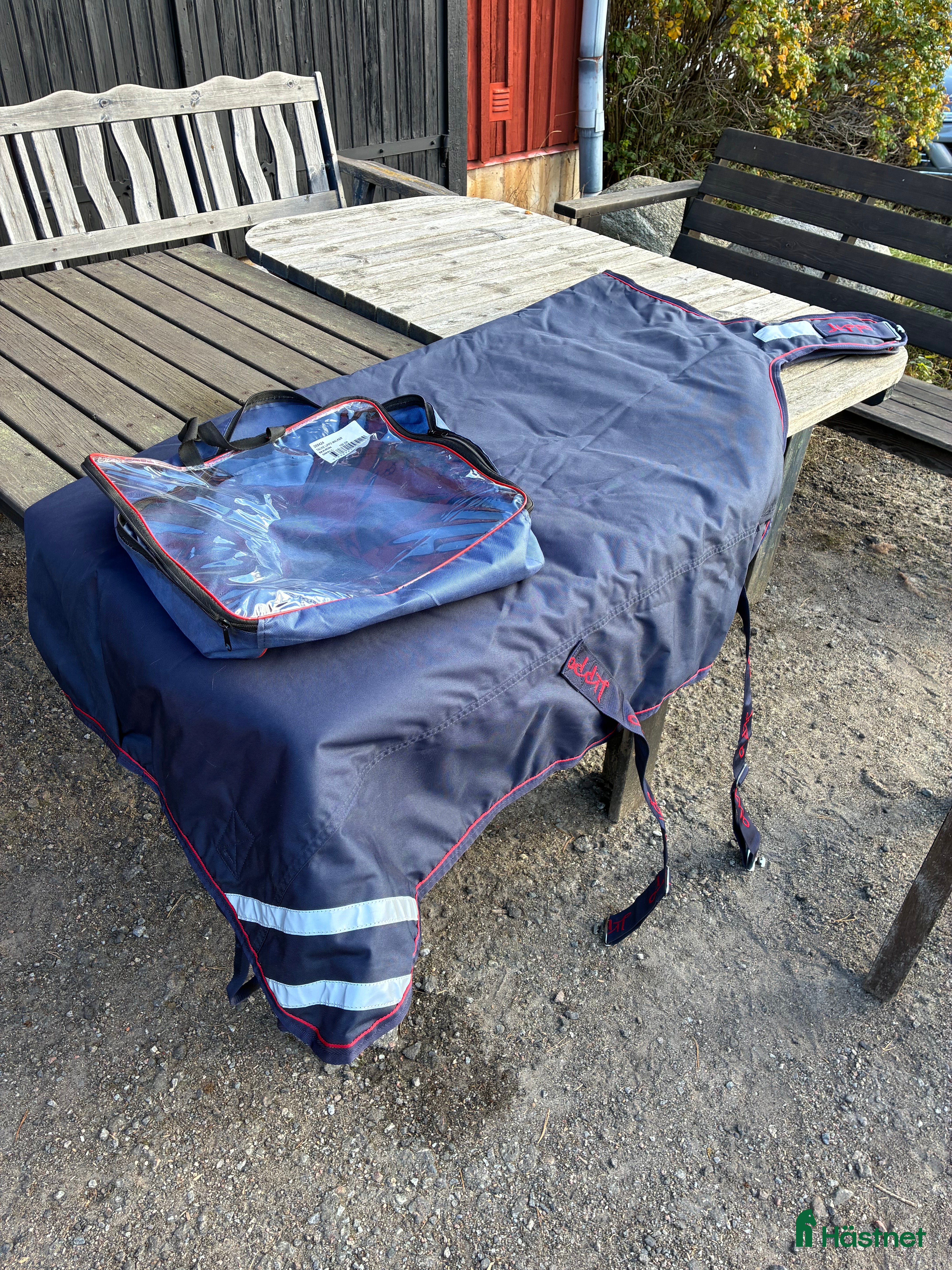 Täcken hästutrustning till salu: Lippo Walkertäcke i Värmdö - Annons 19