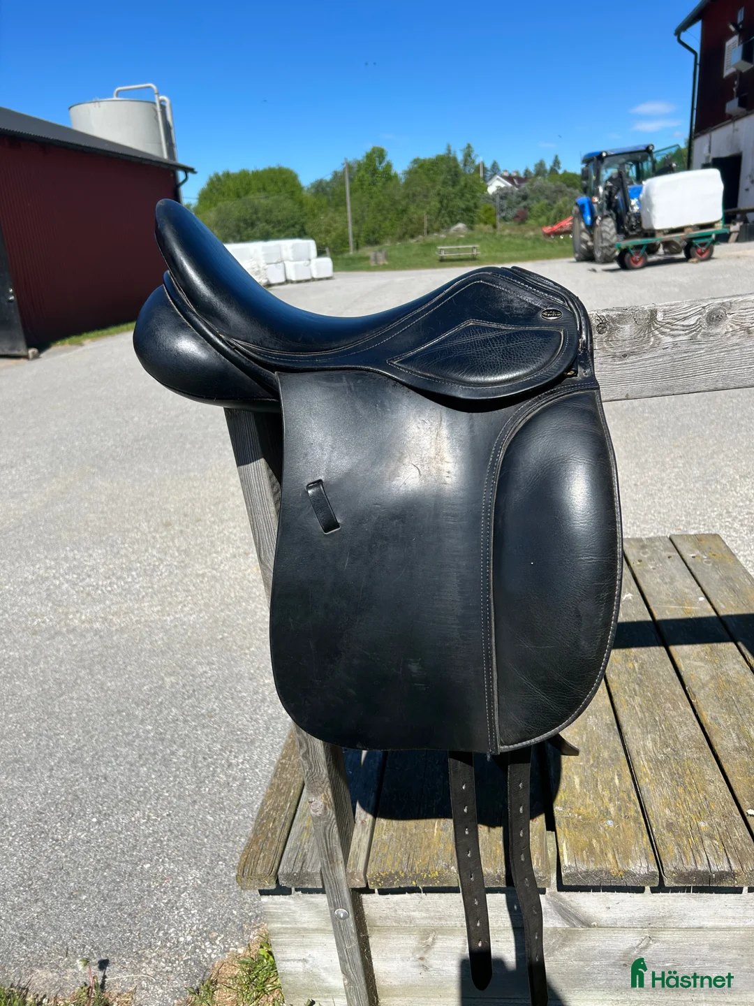 Sadlar hästutrustning till salu: Ponny dressyrsadel i Vallentuna - Annons 1