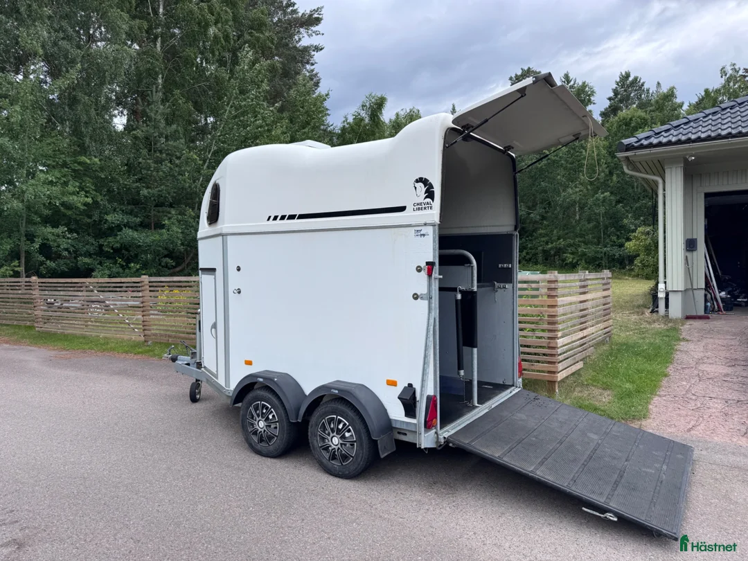 Hästtransporter  fordon & transport till salu: Smidig välskött transport med hög lastvikt i Kalmar - Annons 1