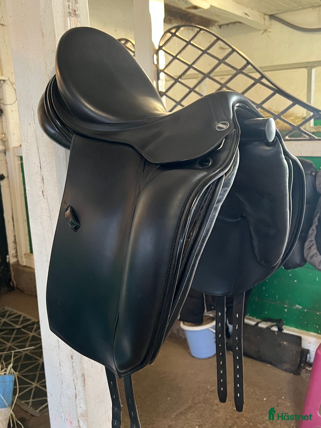 Sadlar hästutrustning till salu: Superfin dressyrsadel i exceptionellt skick! i Götene - Annons 5