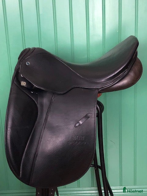 Sadlar hästutrustning till salu: Stubben Avalon dressyrsadel i Falun - Annons 6