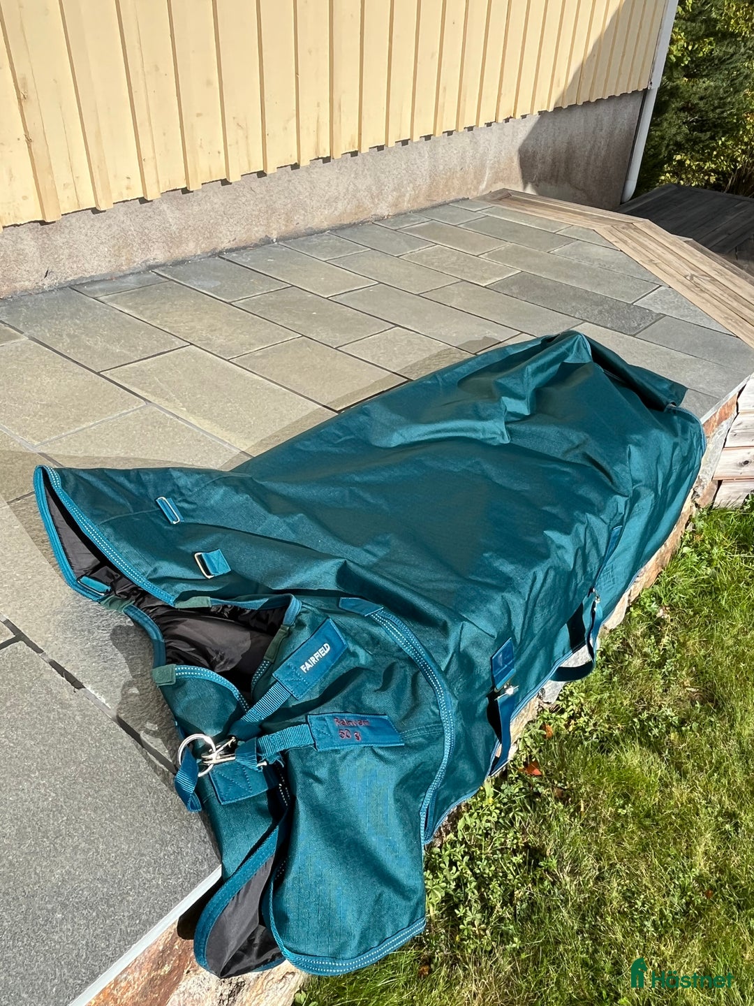 Täcken hästutrustning till salu: Mörkgrönt täcke nästan nytt i Farsta - Annons 1