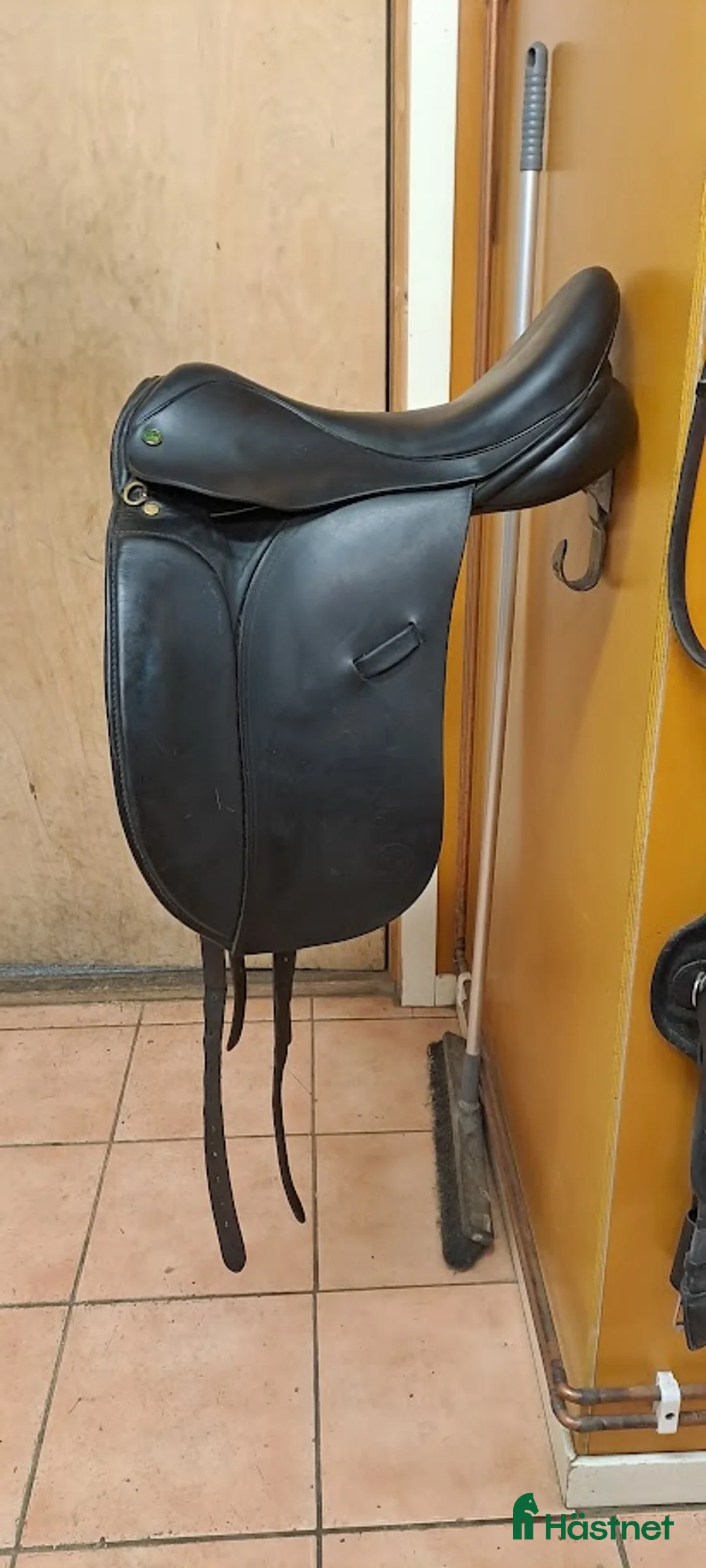 Sadlar hästutrustning till salu: Fin dressyrsadel - Annons 1