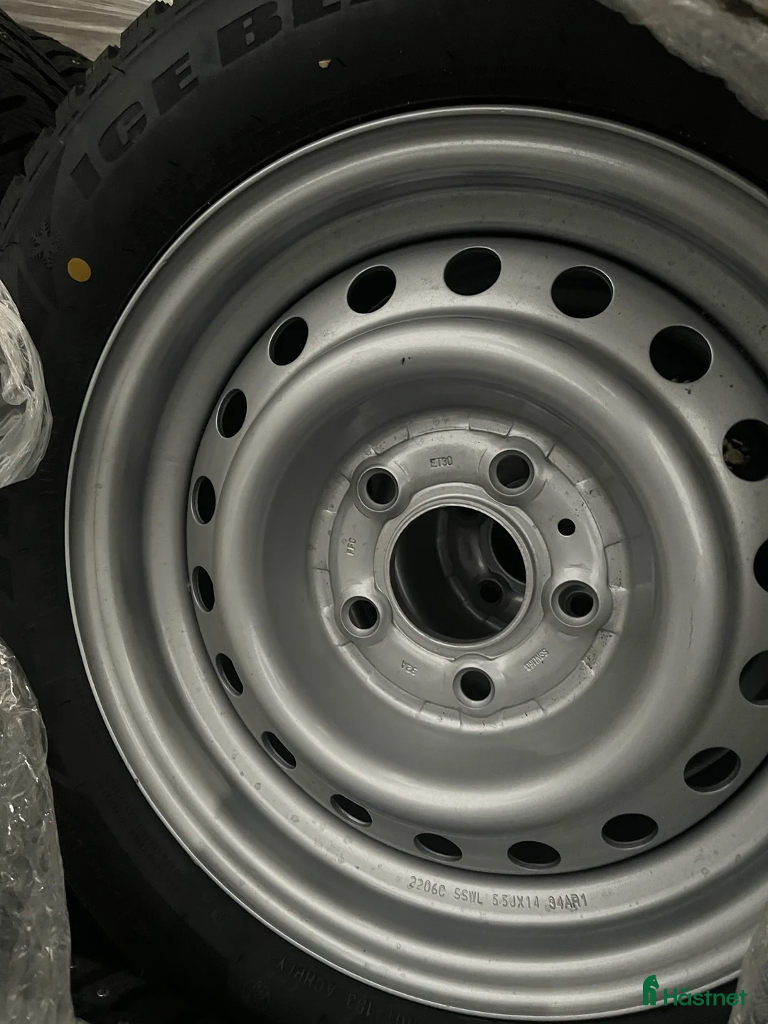 Övrigt fordon & transport till salu: Dubbdäck på fälg till släp/hästtransport i Leksand - Annons 1