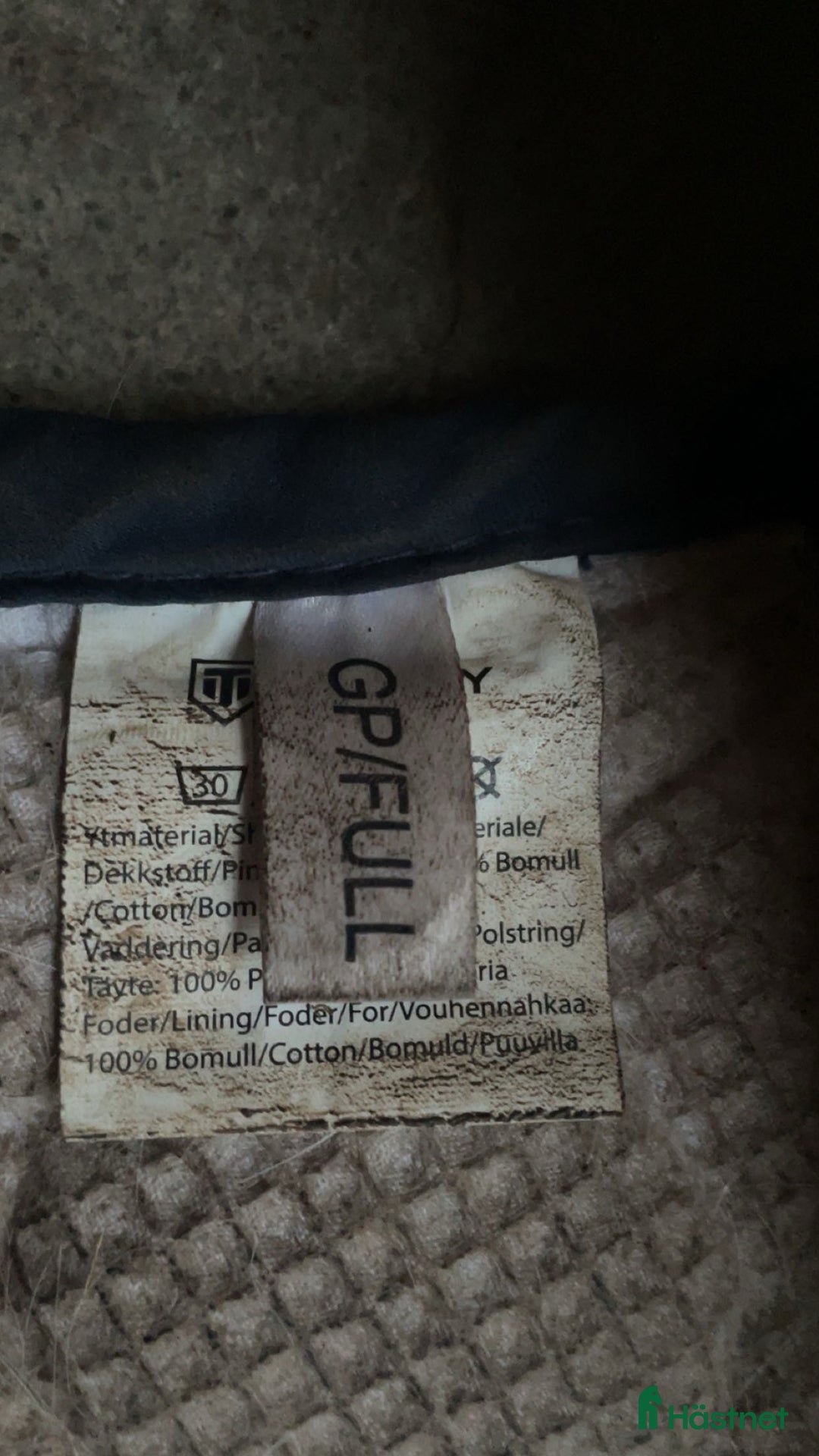 Schabrak & Vojlockar hästutrustning till salu: Vinrött trinity schabrak  i Norrtälje - Annons 2