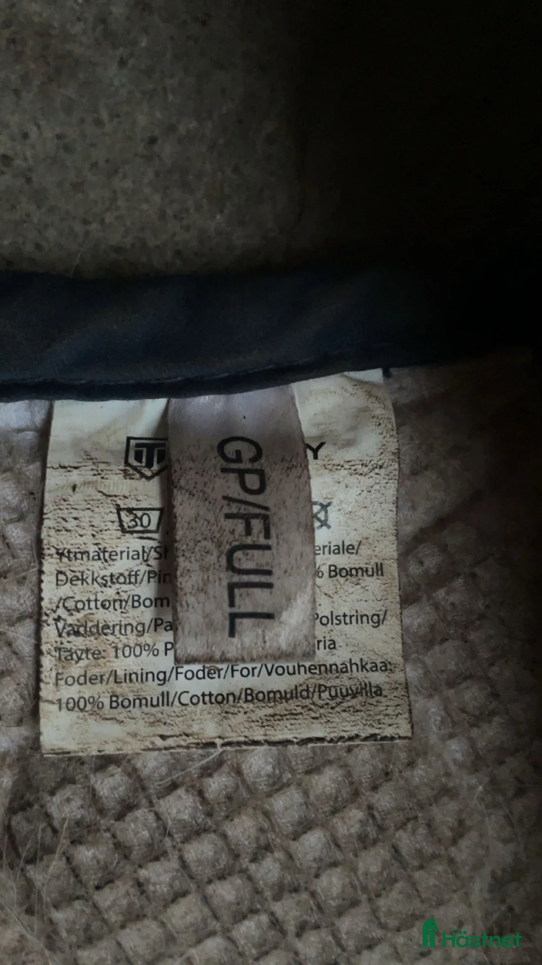 Schabrak & Vojlockar hästutrustning till salu: Vinrött trinity schabrak  i Norrtälje - Annons 2