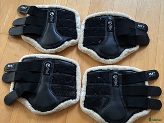 Benskydd hästutrustning till salu: Anky Benskydd i Enköping - Annons 1