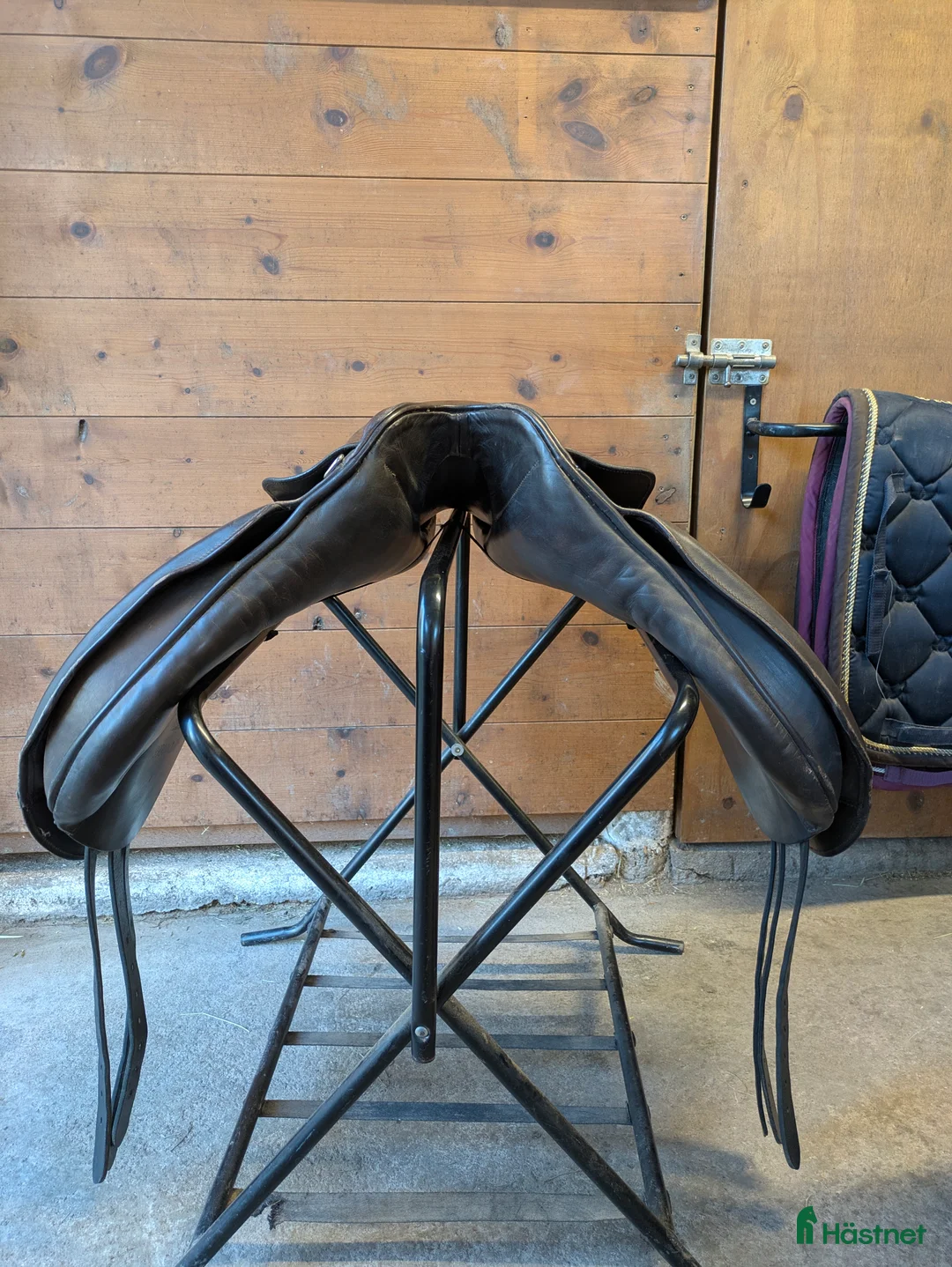 Sadlar hästutrustning till salu: Kieffer Champion – klassisk dressyrsadel i Knivsta - Annons 2