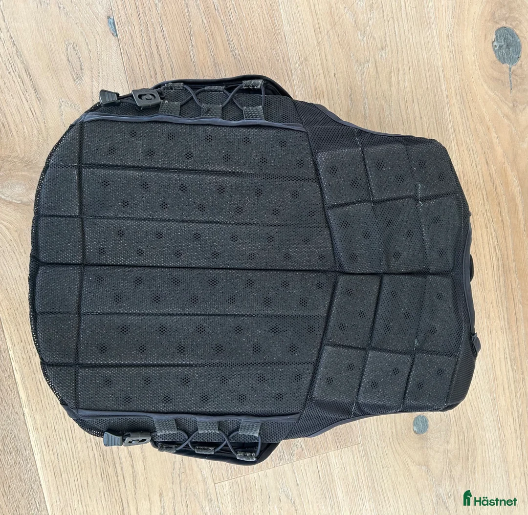 Säkerhetsvästar ryttarutrustning till salu: Racesafe Provent Child Large / kort rygg - Annons 2