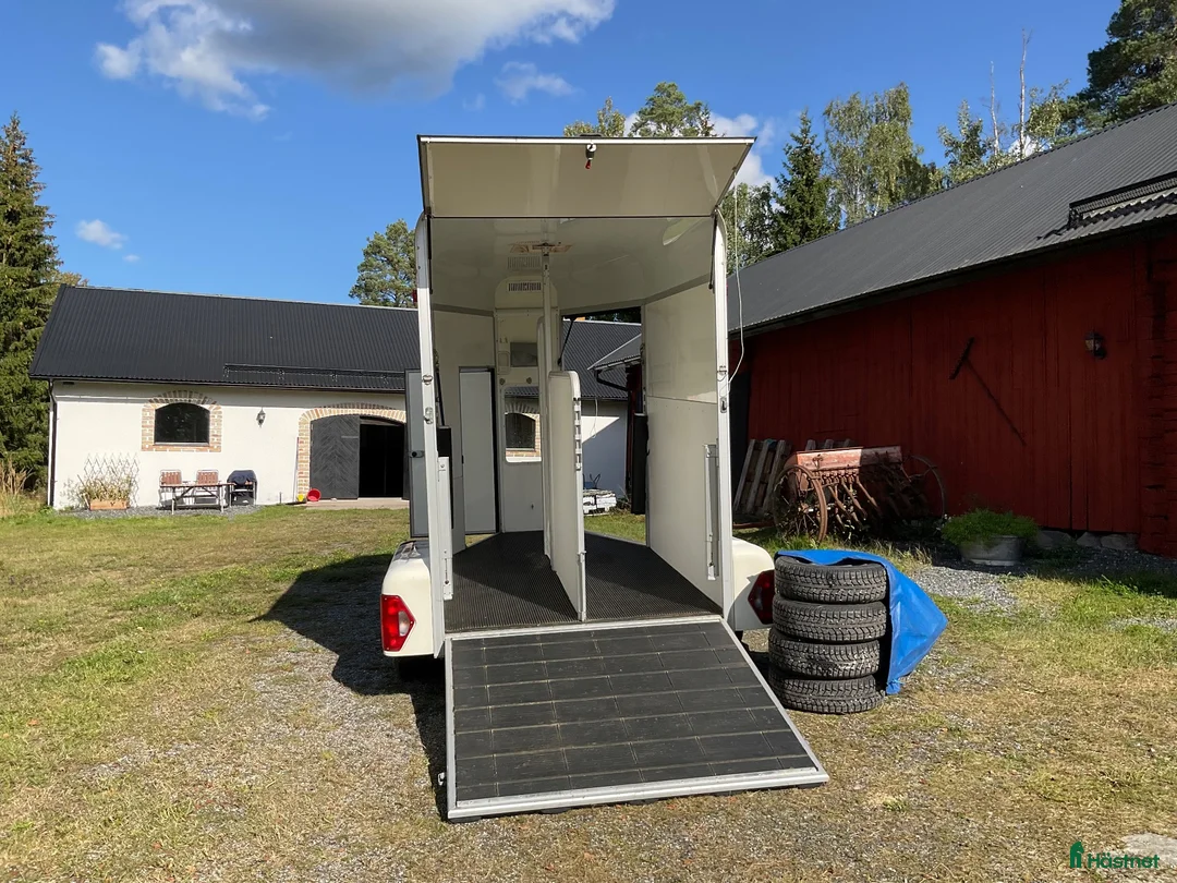 Hästtransporter  fordon & transport till salu: UME-släpet Ba-45 front-baklastning i Rimbo - Annons 2