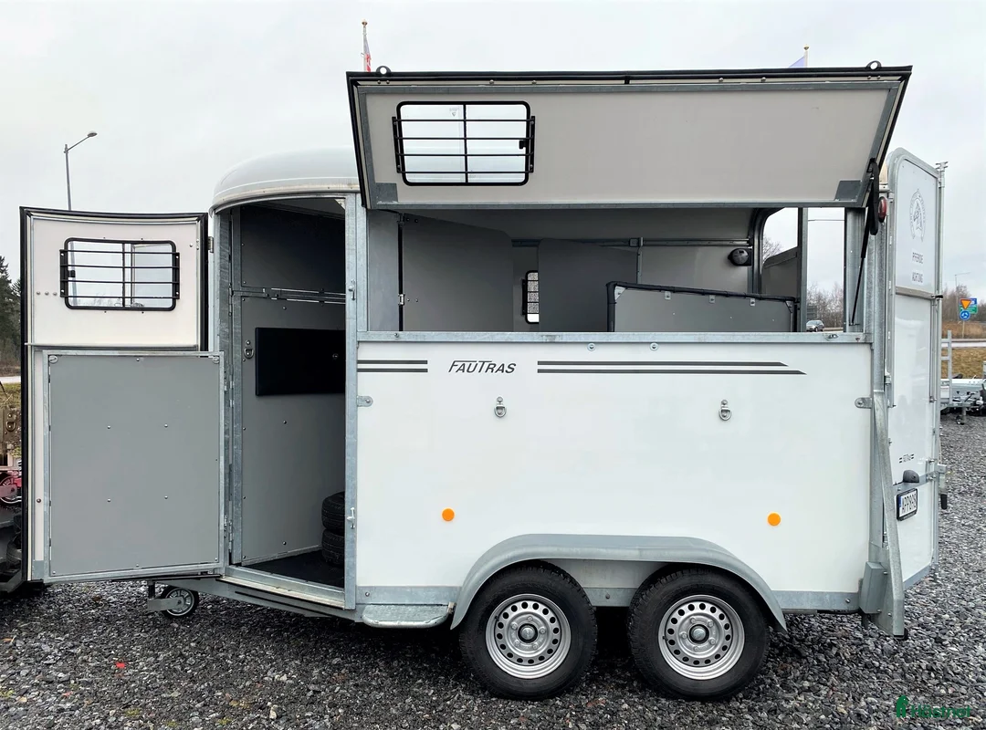 Hästtransporter  fordon & transport till salu: Diagonallastad Fautras Oblic+2 för 2 hästar i Kvicksund - Annons 10