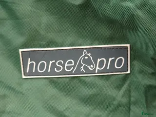 Täcken hästutrustning till salu: Fräscht grönt hästtäcke i Kista - Annons 1
