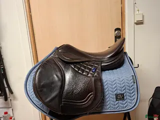 Sadlar hästutrustning Schleese Light Flight i Hamneda - Annons 1