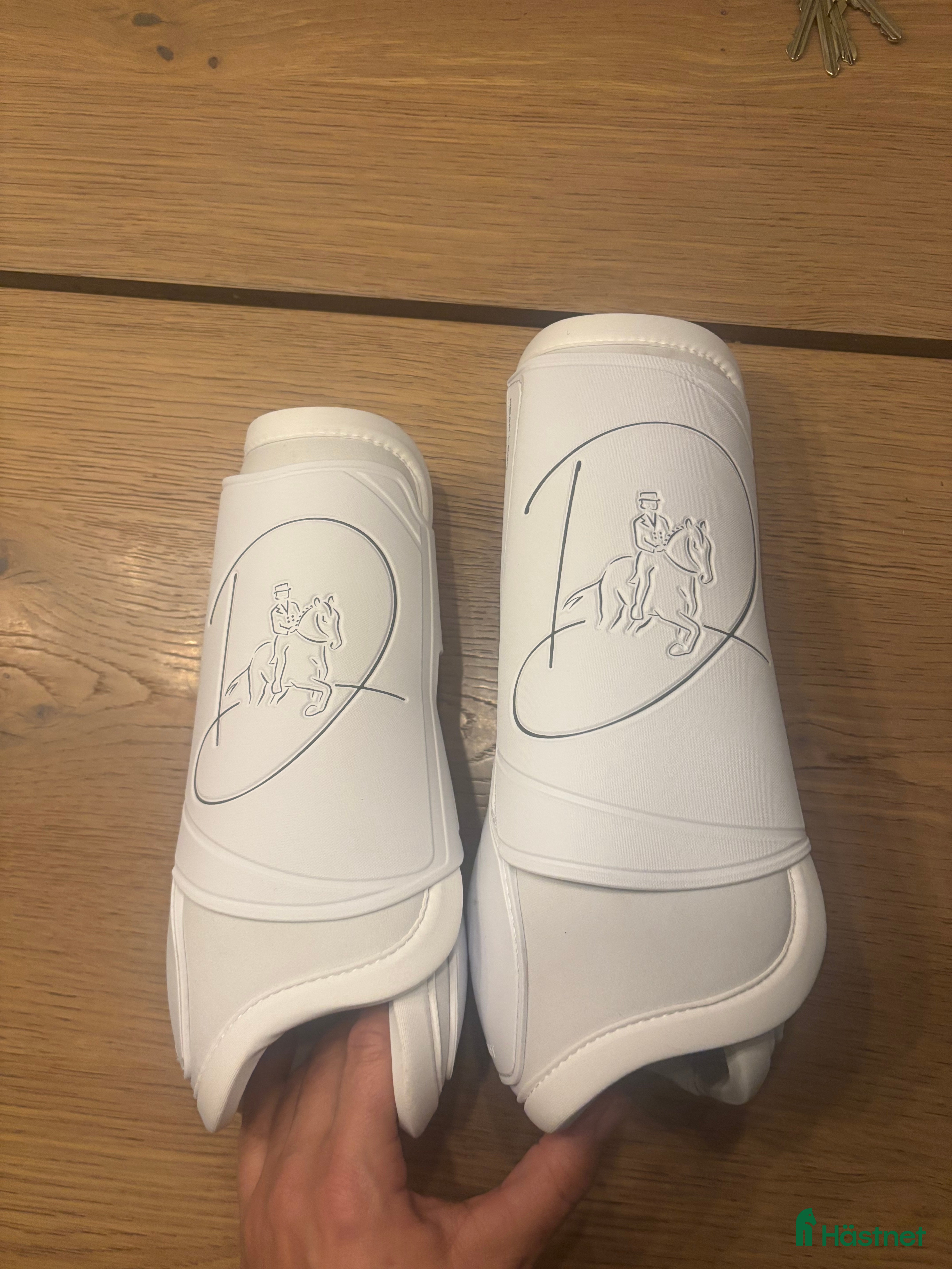 Benskydd hästutrustning till salu: Veredus Isabell Werth dressyrsadel (NYA) i Nybro - Annons 15