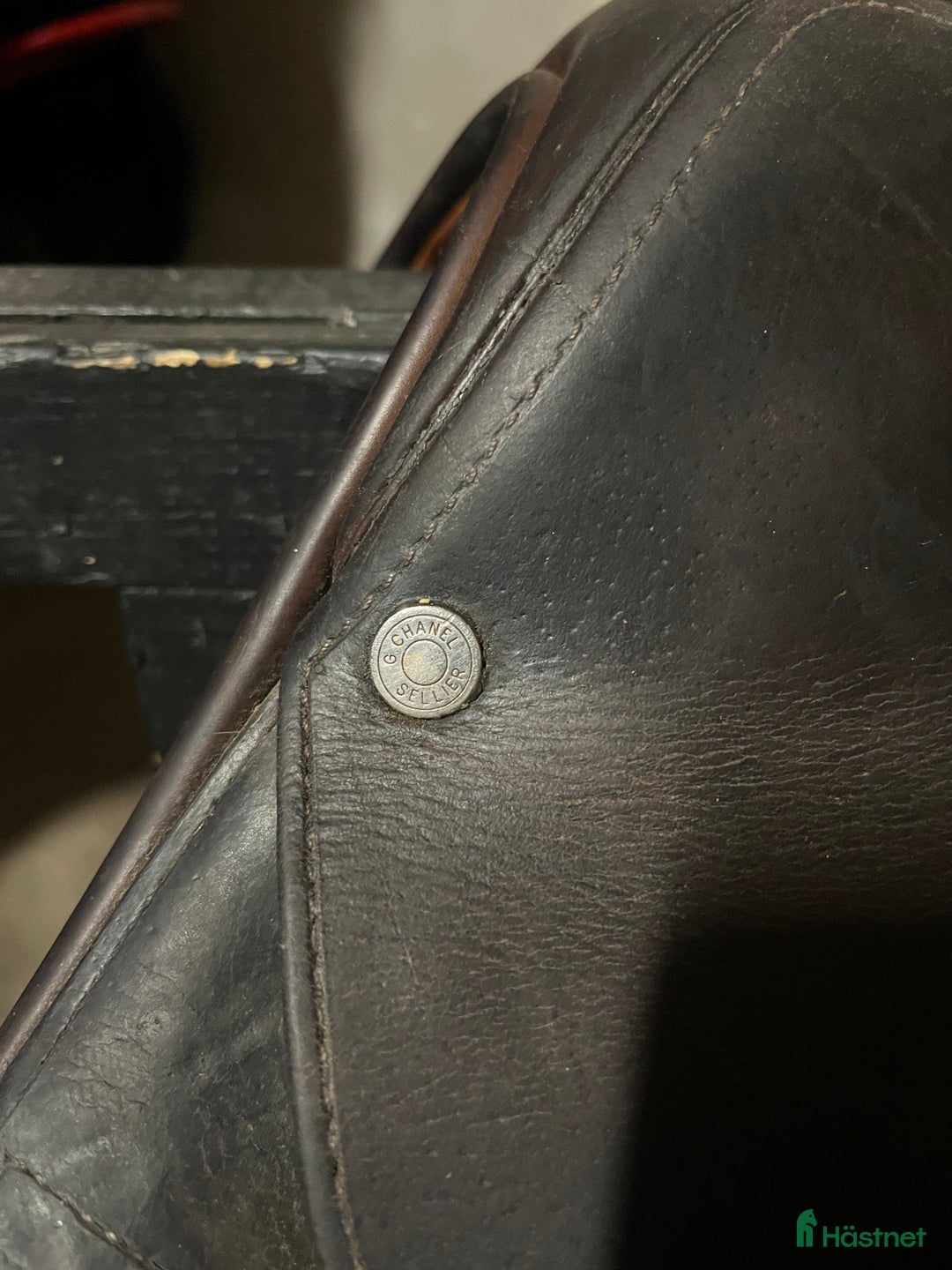 Sadlar hästutrustning till salu: Fin hoppsadel säljes till mycket bra pris  i Nykvarn - Annons 4