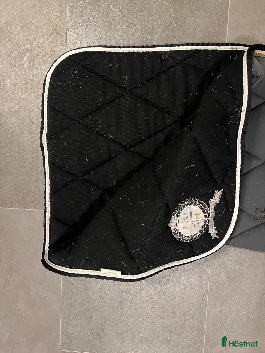 Sadeltillbehör hästutrustning till salu: Grått schabrak  - Annons 2